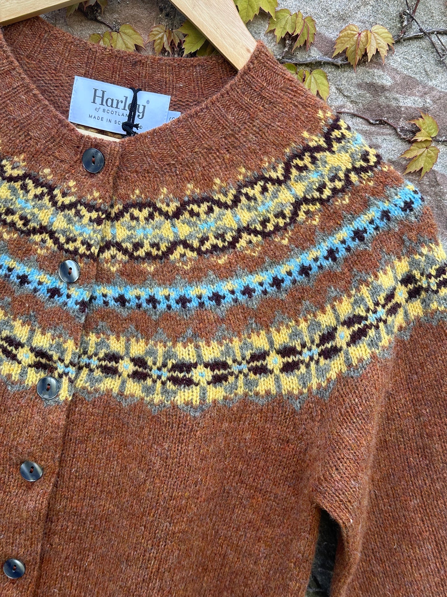 Harley Of Scotland New Shetland Fairisle Cardigan In Whisky