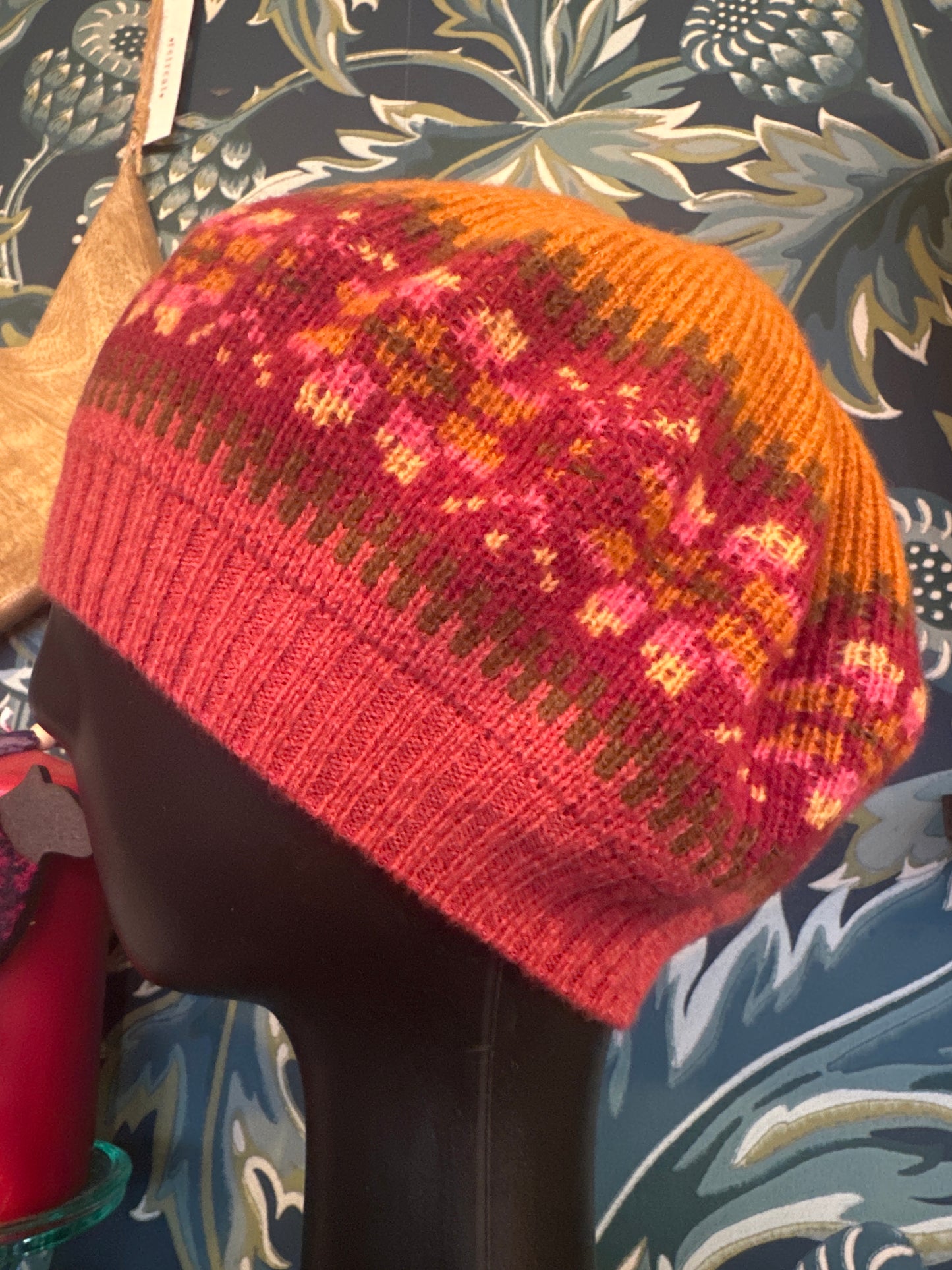 Scottish Green Grove Weavers Islay Beret In Bramble