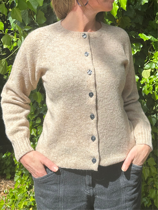 Harley Of Scotland New Shetland Cardigan In Calico