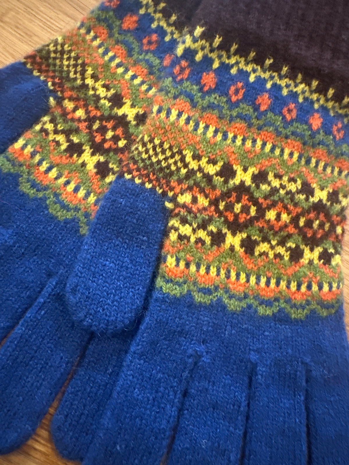 New Eribe Knitwear Alloa Glove In Ebony