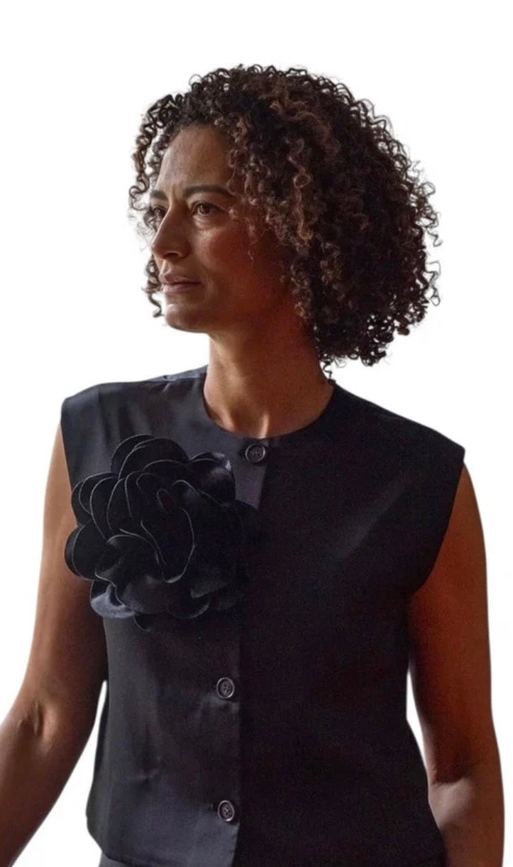 Chalk Black Flower Brooch