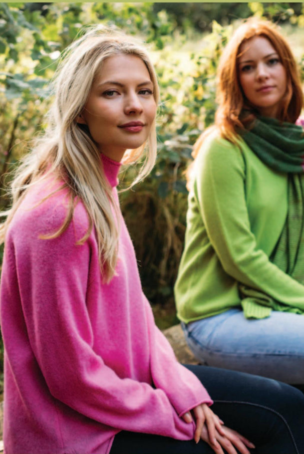 Eribe Corry Raglan Pulllover In Bubblegum