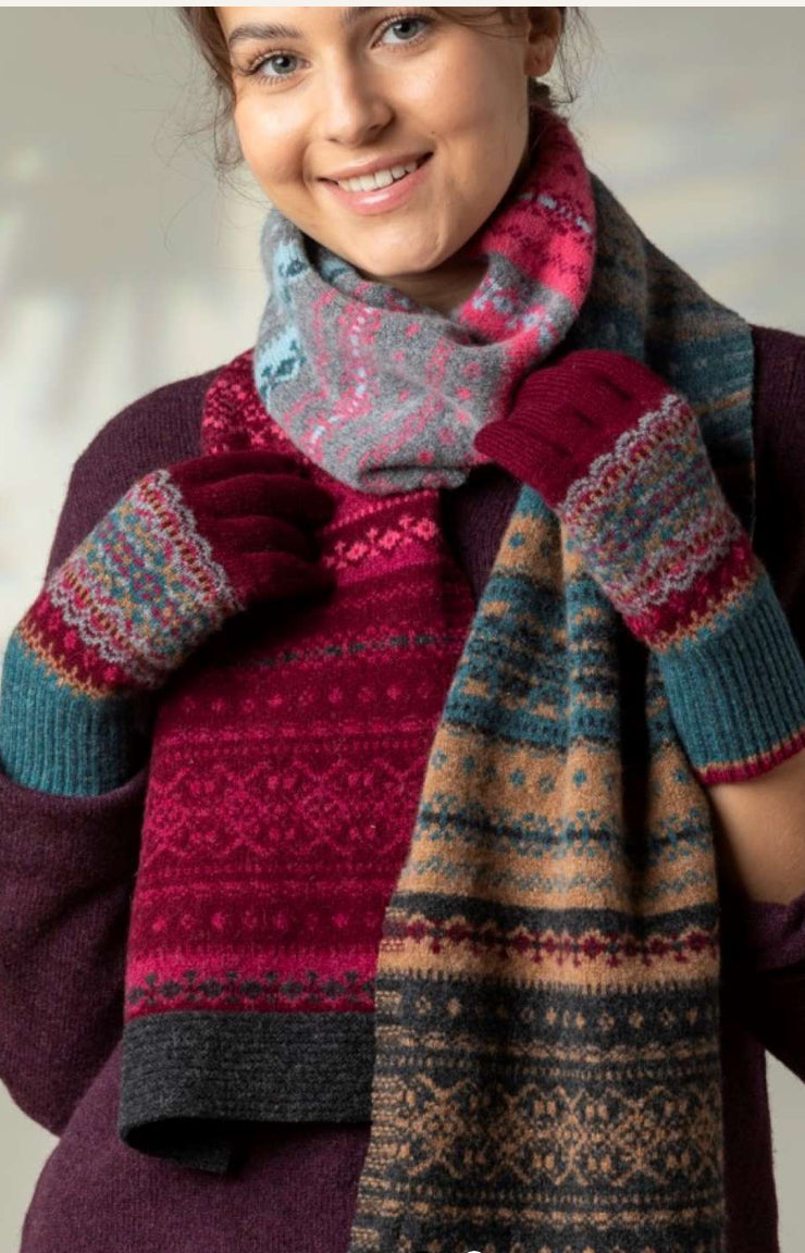 New Alloa Fairisle Scarf In Velvet