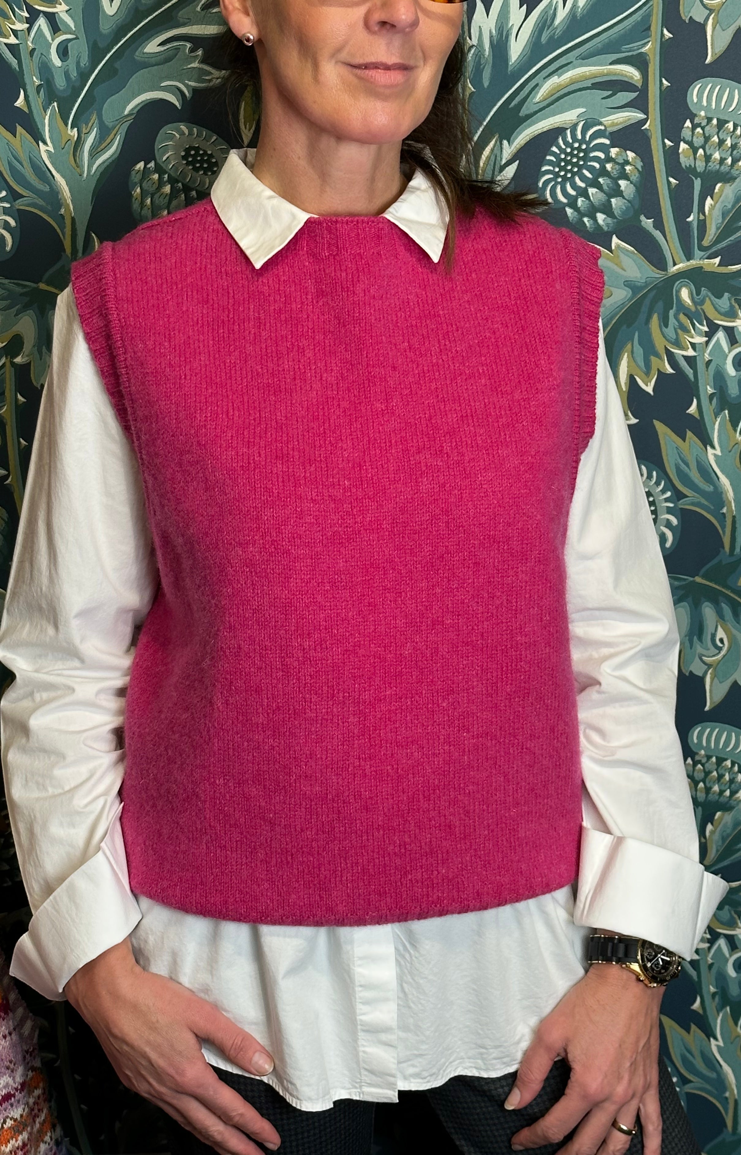 SALE Harley Of Scotland Vest In Carnation