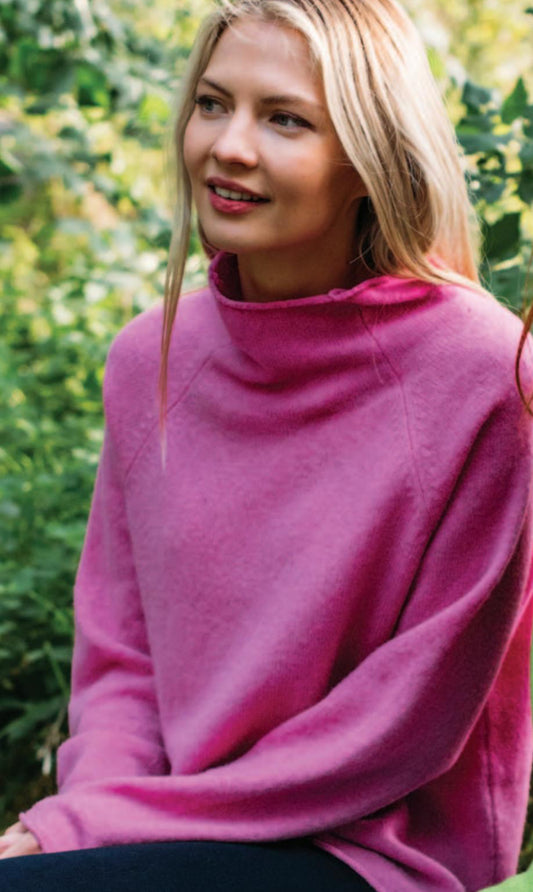 Eribe Corry Raglan Pulllover In Bubblegum