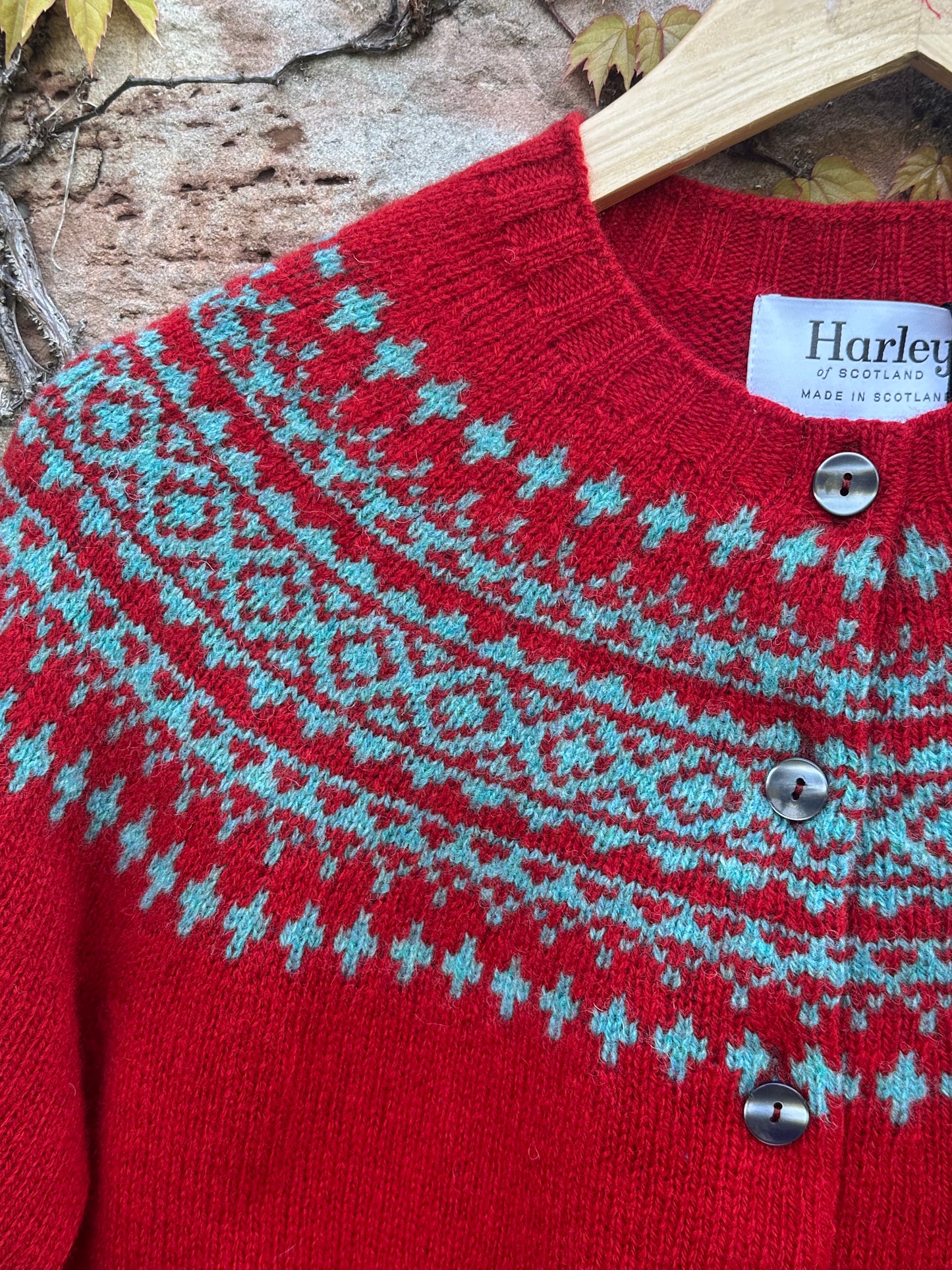 Harley Of Scotland New Shetland Fairisle Cardigan In Cardinal/Hummingbird