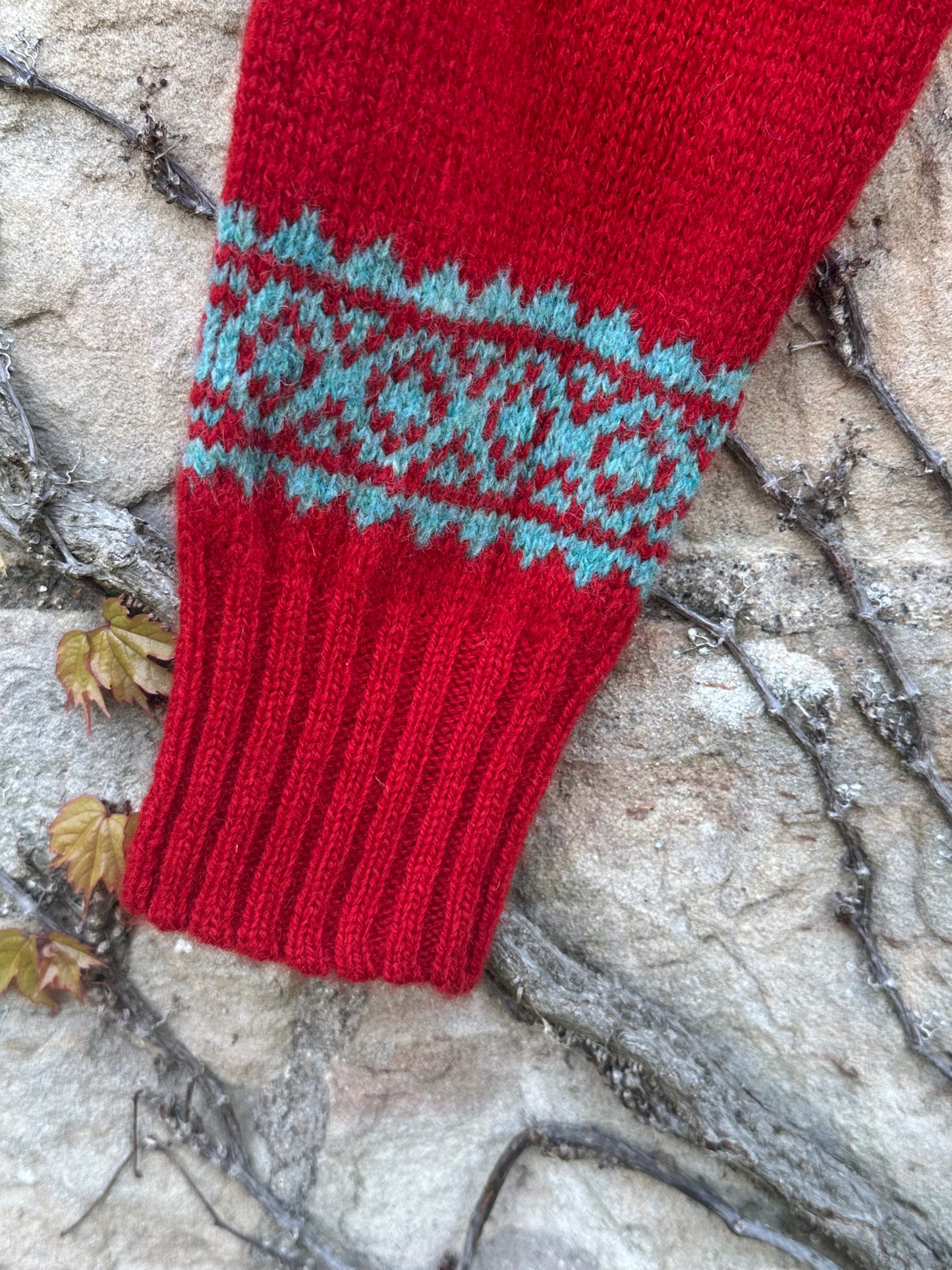 Harley Of Scotland New Shetland Fairisle Cardigan In Cardinal/Hummingbird