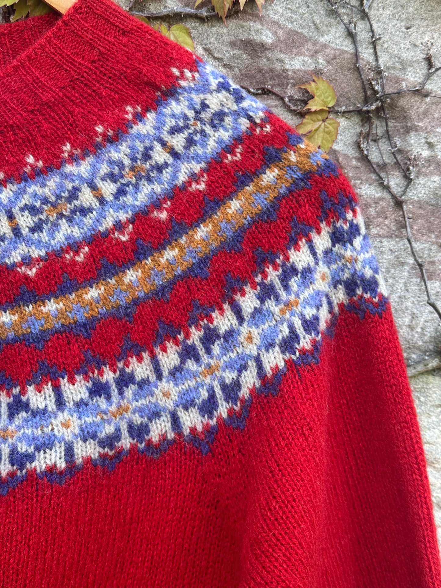 Harley Of Scotland New Shetland Fairisle Cardigan In Cardinal