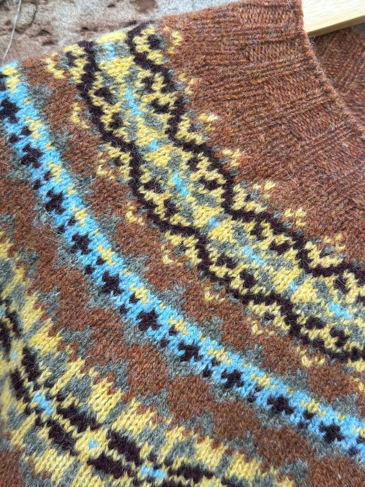 Harley Of Scotland New Shetland Fairisle Cardigan In Whisky