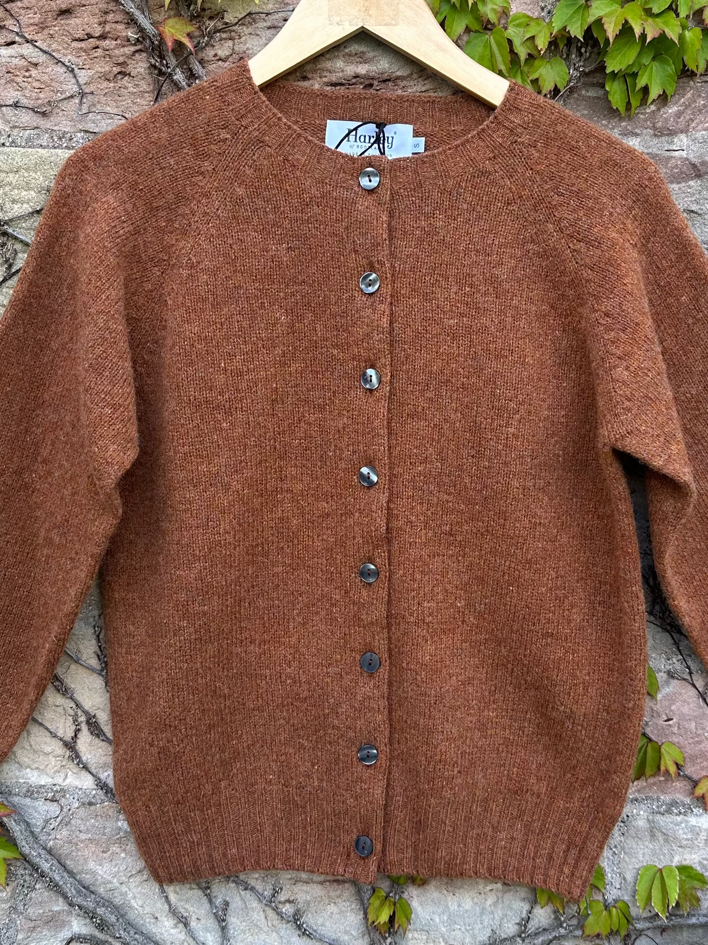 Harley Of Scotland New Shetland Cardigan In Whisky