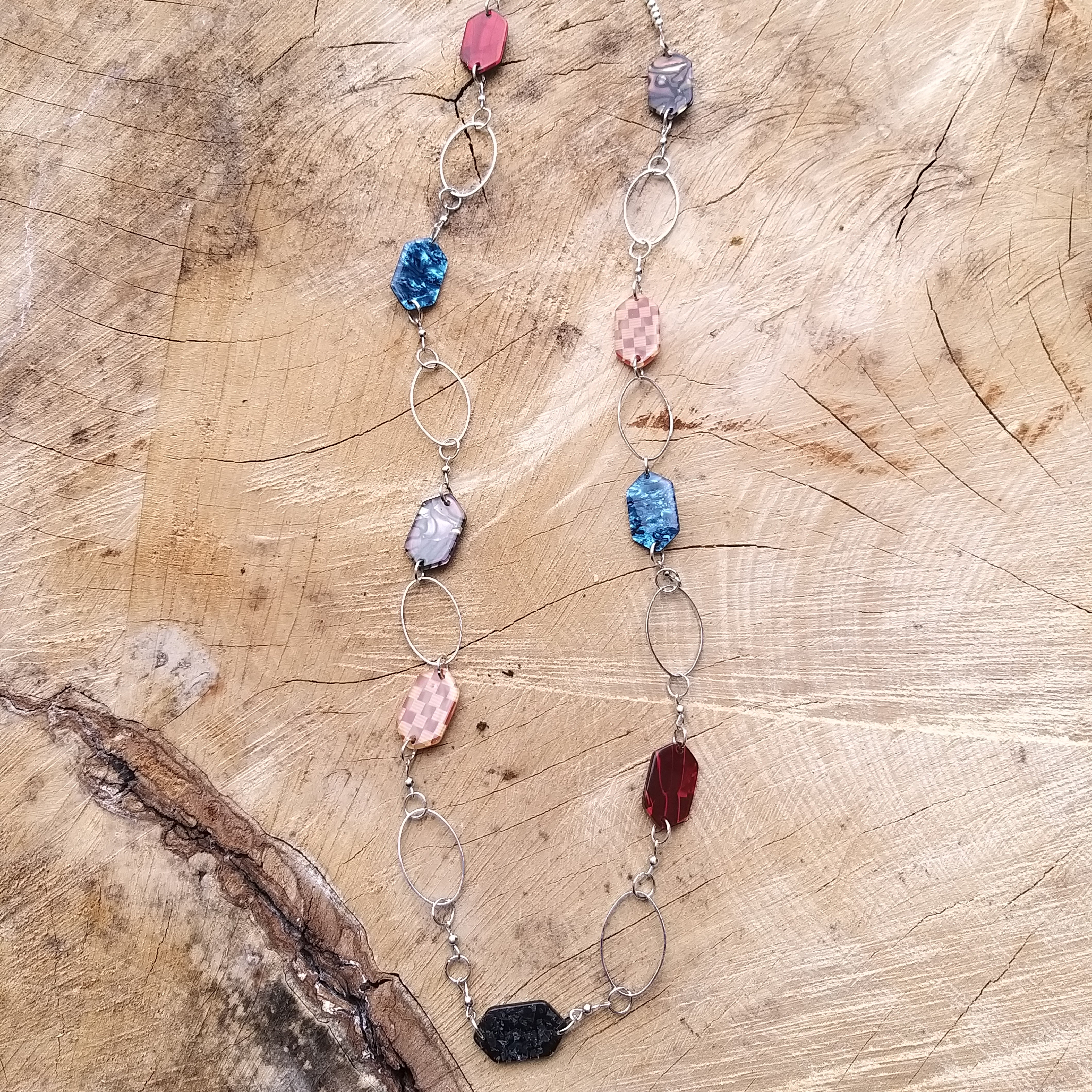 Stunning Link And Shape Necklace
